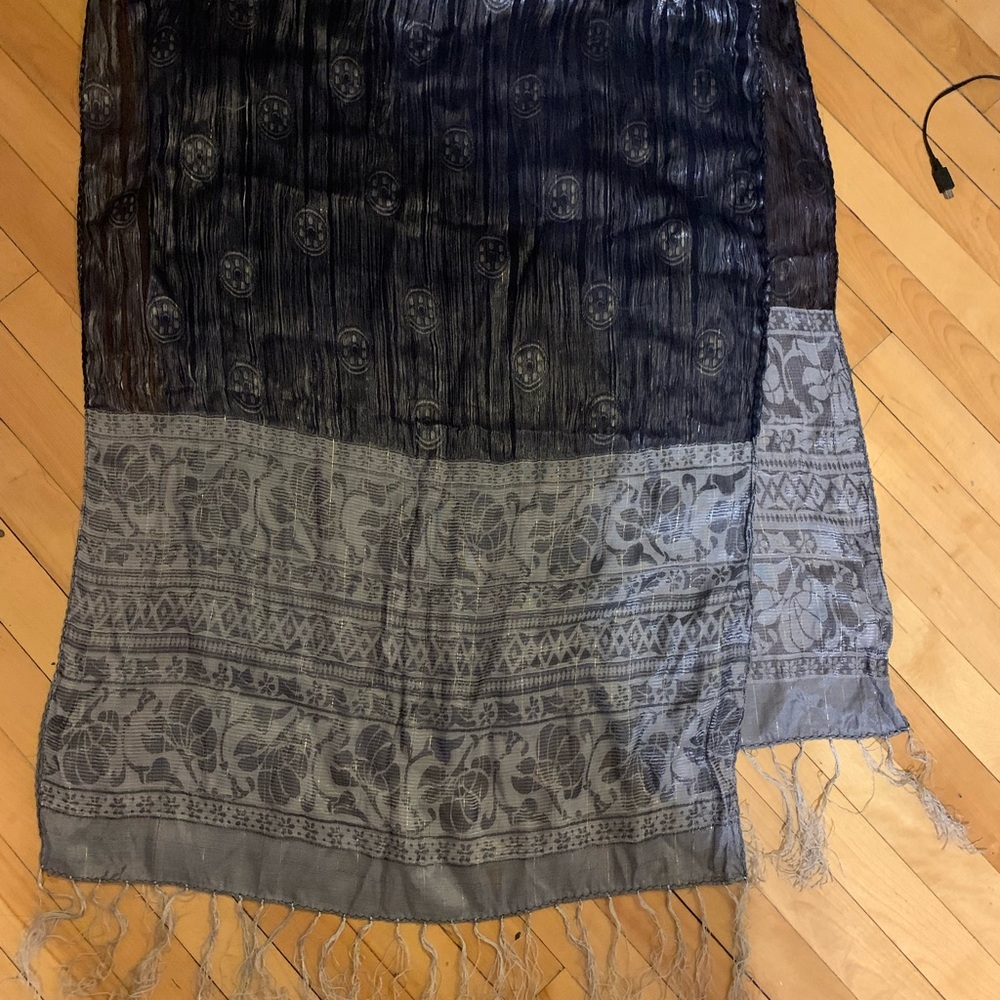Elegant Black and Gray Women's scarf